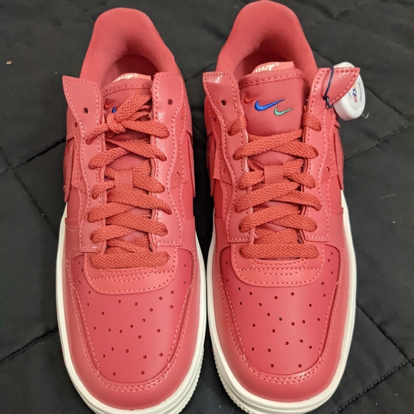 Nike Shoes - .. today only New Pink Nike fontankas..brand new with the box , authentic ,